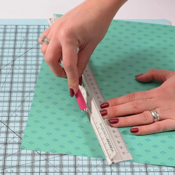 Vaessen Creative • Sicherheits-Schneidelineal 30cm 4 Vaessen Creative • Sicherheits-Schneidelineal 30cm – Bild 2